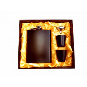   Gravírozott Fém Flaska szett díszdobozban (flaska, 2 pohár, tölcsér) fekete