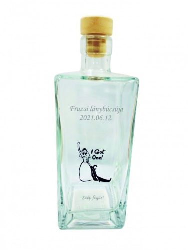 Gravírozott Pálinkás üveg 0,5 l-es szögletes (Giulia)