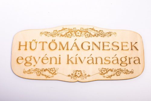 Gravírozott fa hűtőmágnes 10x5